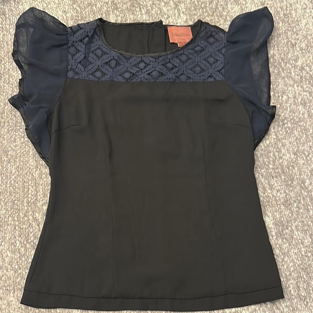 EUC I.Madeline Anthropologie Black and navy lace flutter sleeve Top M